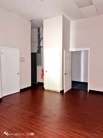 More Photos Of 951 Maple St, Carrollton General Retail For Lease
