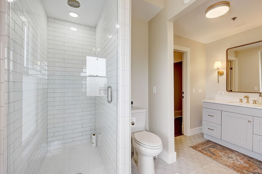 More Photos Of 404 S Ridgewood Ave, Daytona Beach Apartments For Sale