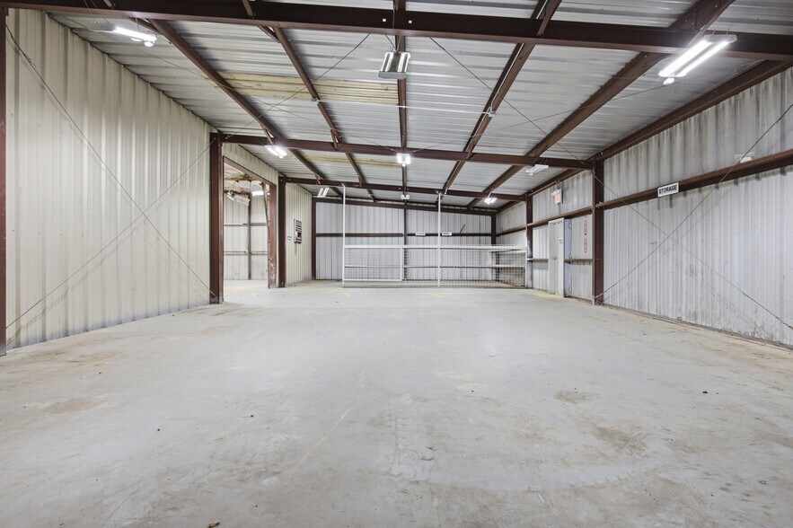 More Photos Of 1300 N Broadway Ave, Ada Warehouse For Sale