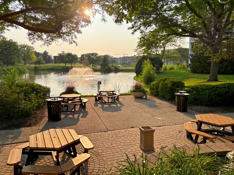 More Photos Of 1821 Walden Office Sq, Schaumburg Coworking Space