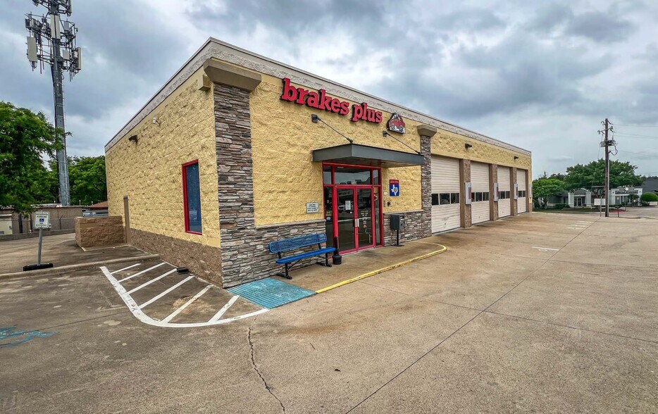 Primary Photo Of 700 Glade Rd, Colleyville Auto Repair For Sale