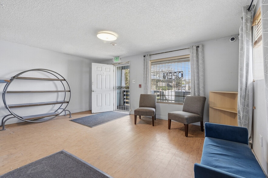 More Photos Of 2553 Sheridan Blvd, Edgewater General Retail For Sale