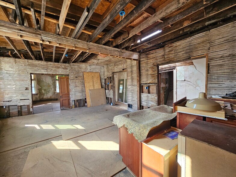 More Photos Of 5700 Highland Ave, Cincinnati Storefront Retail Residential For Sale