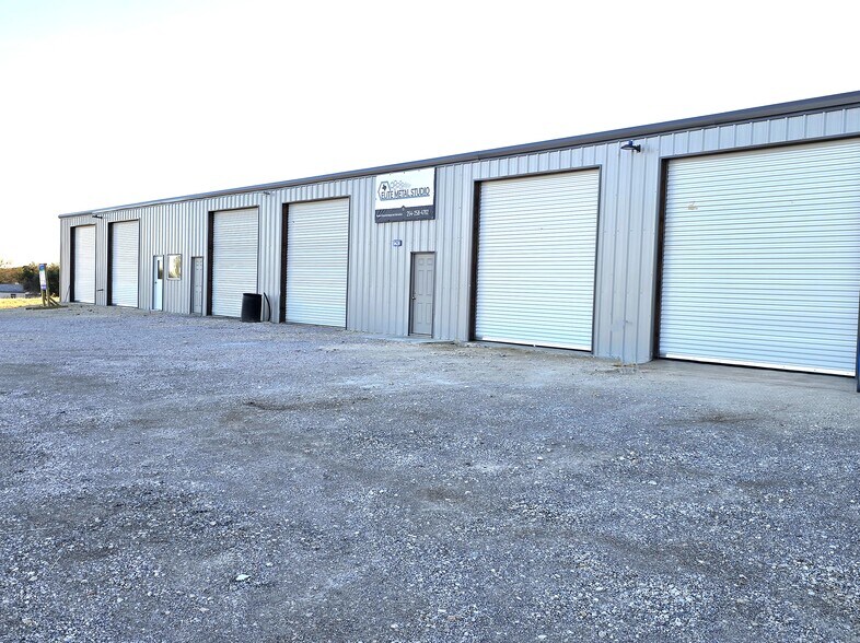 More Photos Of 6404 FM 1715 F, Lampasas Flex For Lease