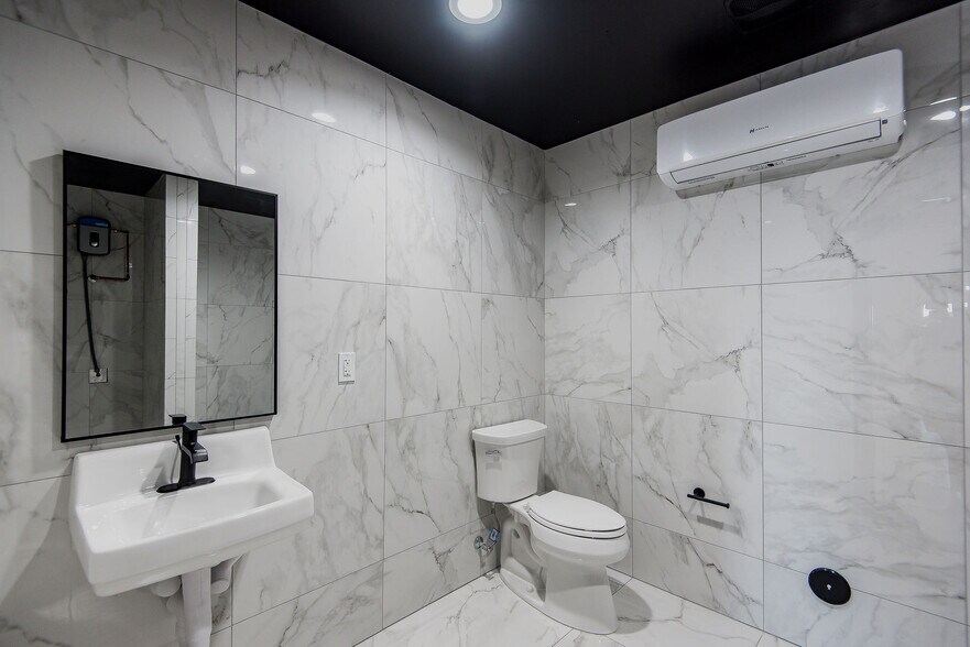 More Photos Of 1551 E World Blvd, Fort Mohave Showroom For Sale