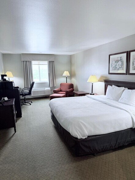 More Photos Of 590 E Main St, Price Hotel For Sale