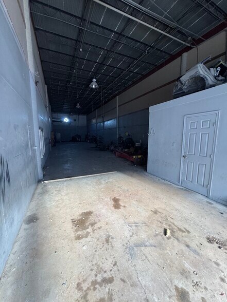 More Photos Of 3580 NW 49th St, Miami Warehouse For Lease