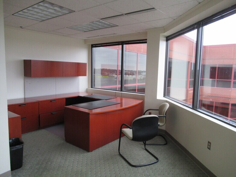 More Photos Of 3201 W White Oaks Dr, Springfield Office For Sale