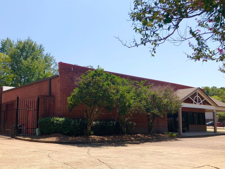 More Photos Of 100 Briarwood West Dr, Jackson Office For Lease