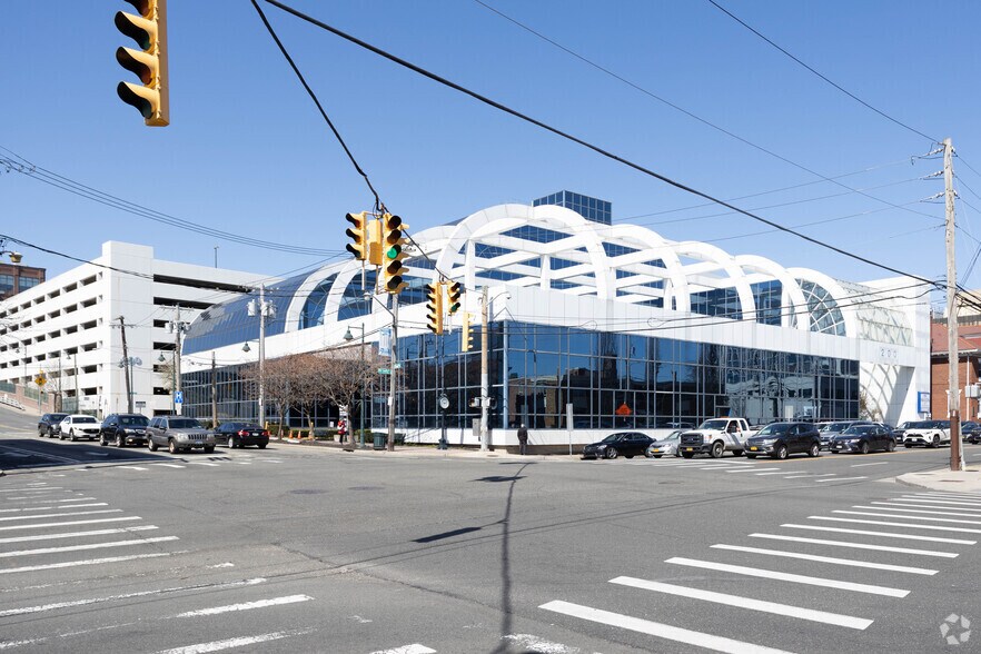 More Photos Of 200 Old Country Rd, Mineola Medical For Lease