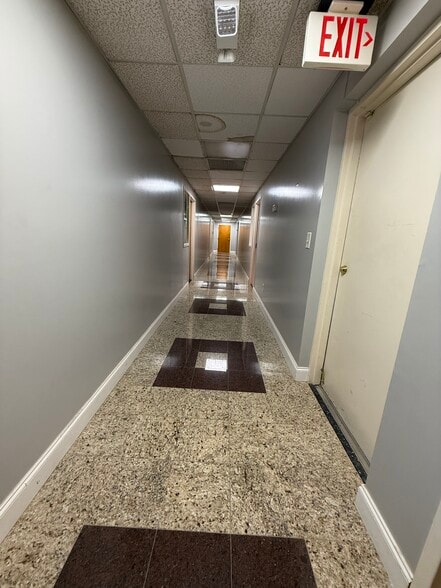 More Photos Of 6251 US Highway 19 N, Pinellas Park Showroom For Lease