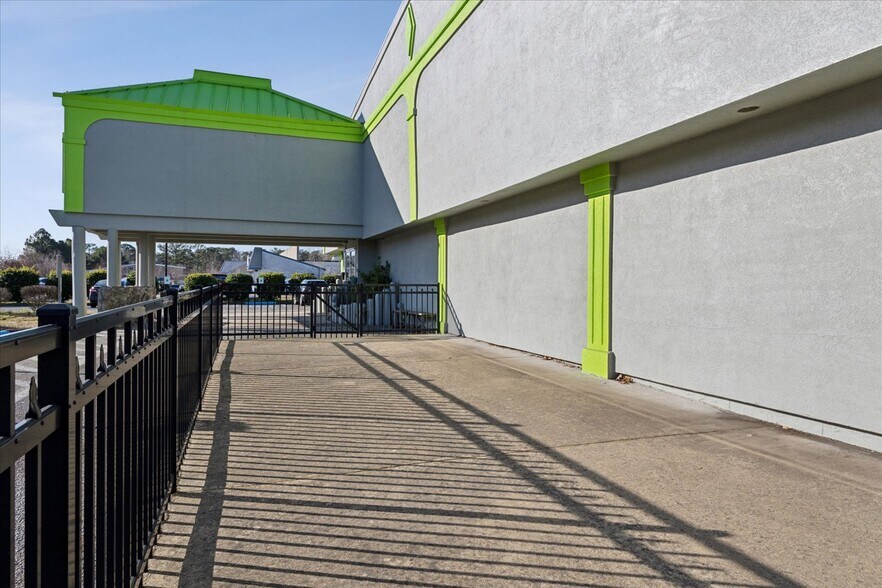 More Photos Of 14859 Warwick Blvd, Newport News Restaurant For Lease