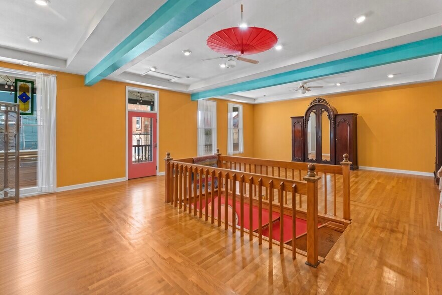 More Photos Of 84 Spring St, Eureka Springs Storefront Retail Residential For Sale