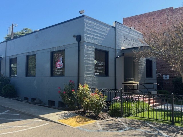 More Photos Of 15-17 W 8th St, Tracy Office For Lease