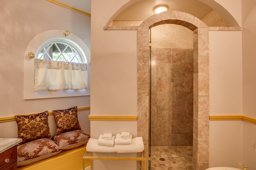 More Photos Of 315 Commercial St, Leavenworth Hotel For Sale