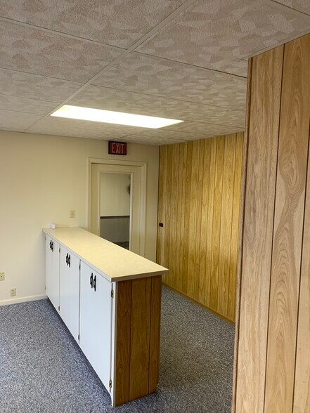 More Photos Of 817 Kilbourne St, Bellevue Medical For Lease