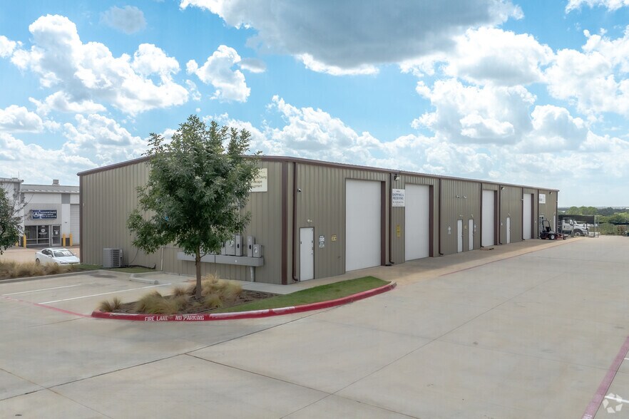 Primary Photo Of 2501 Worthington Dr, Denton Warehouse For Lease