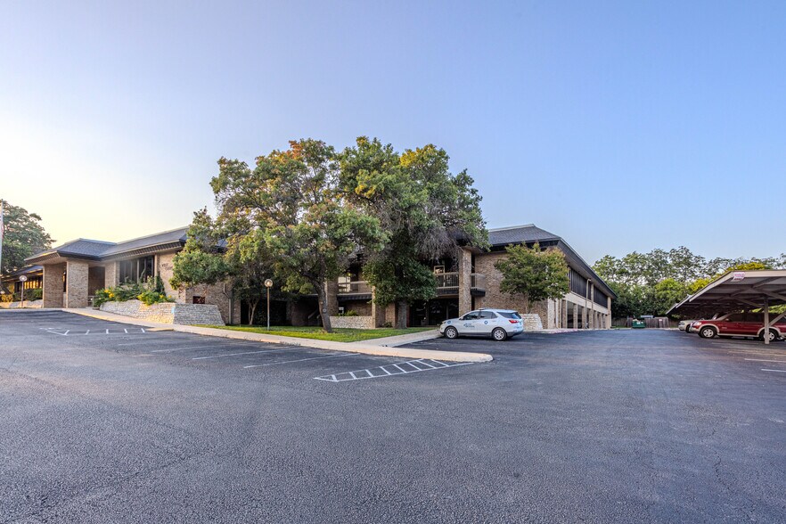 More Photos Of 3355 Cherry Ridge St, San Antonio Office For Lease