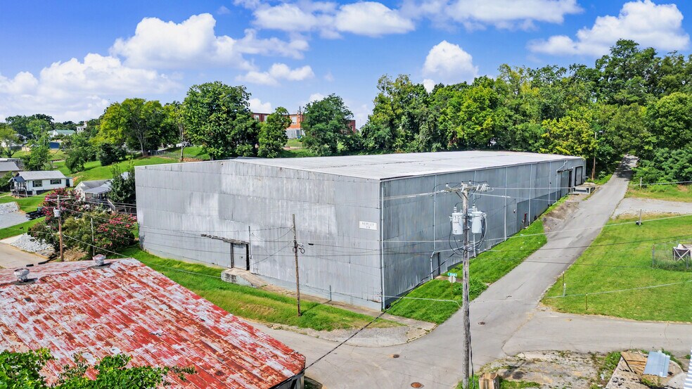 More Photos Of 237 Loretta St, Greeneville Industrial For Sale