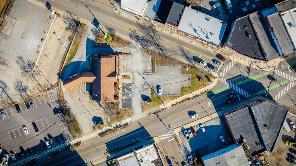 More Photos Of 707 N Broadway St, Knoxville Office For Lease