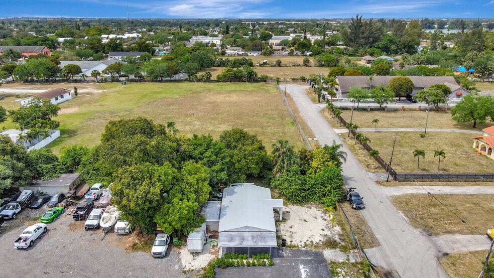 More Photos Of 2160 NW 24th St, Fort Lauderdale Auto Dealership For Sale