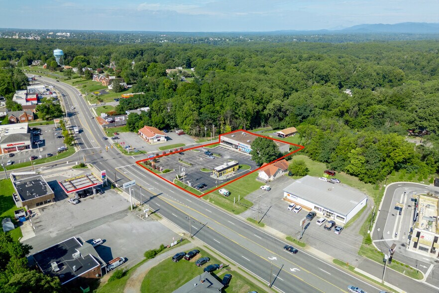 More Photos Of 4846 S Amherst Hwy, Madison Heights Unknown For Lease