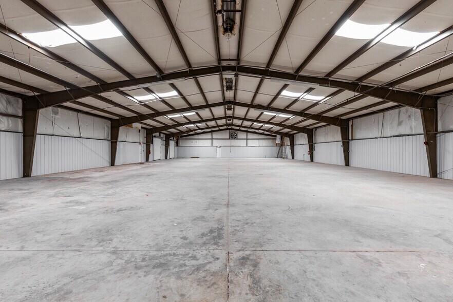 More Photos Of 13950 Veterans Memorial Hwy, Winston Warehouse For Sale