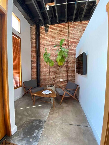 More Photos Of 5009-5011 York Blvd, Los Angeles Storefront For Sale