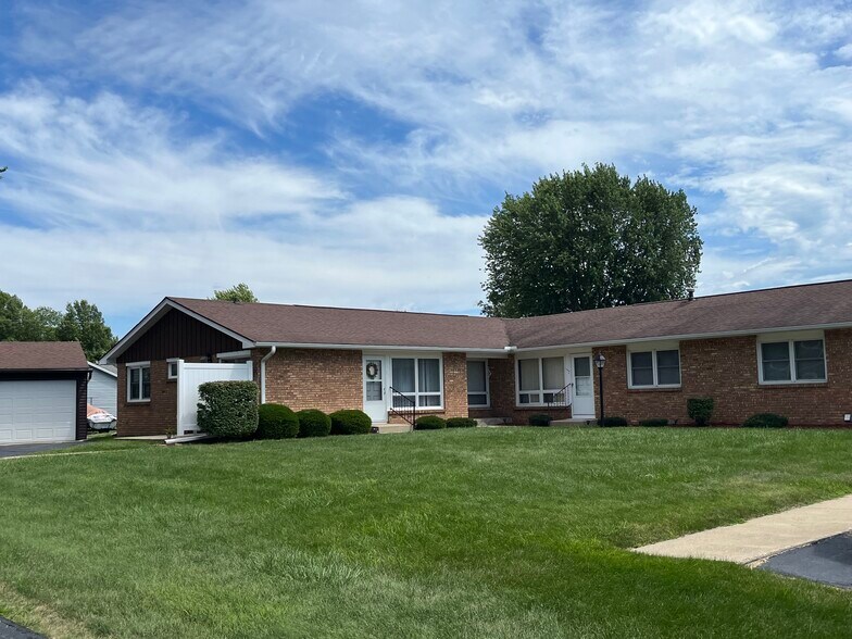More Photos Of 215 E Division St, Amboy Post Office For Sale