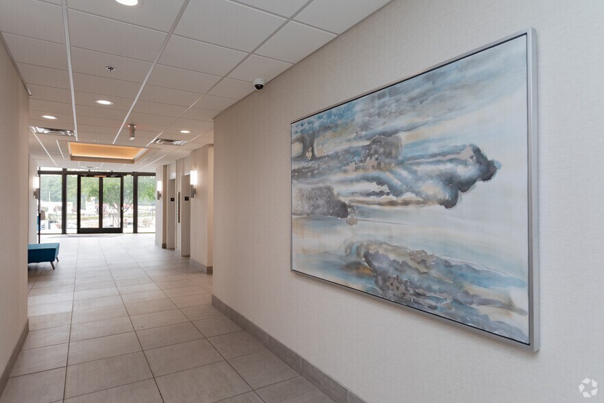 More Photos Of 3300 Battleground Ave, Greensboro Office For Lease