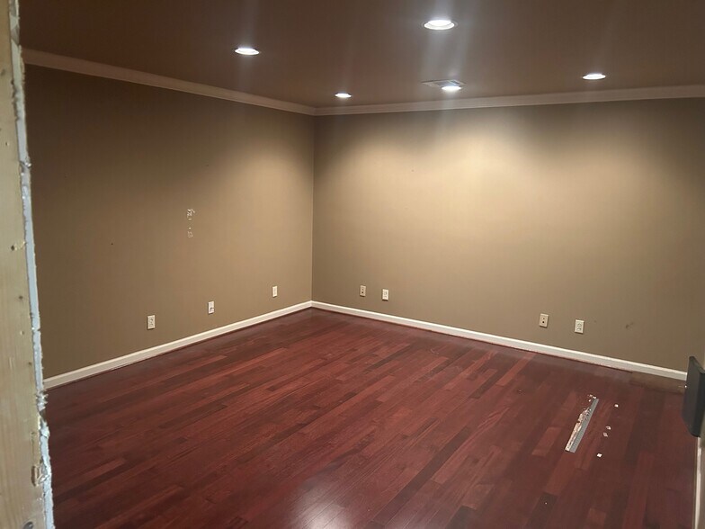 More Photos Of 5208 Charlotte Pike, Nashville Storefront Retail Office For Lease