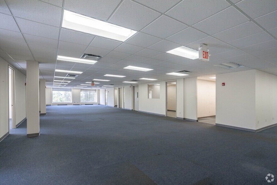 More Photos Of 1 Huntington Quadrangle, Melville Office For Lease