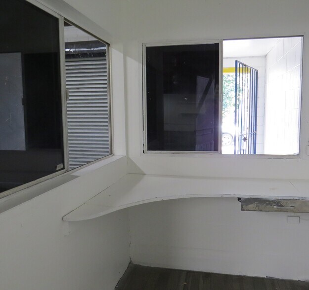 More Photos Of 709 N Alexandria Ave, Los Angeles Auto Repair For Lease