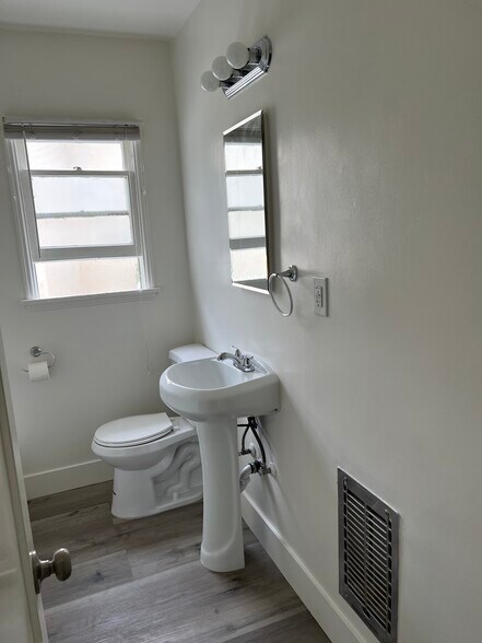 More Photos Of 6922 Glasgow Ave, Los Angeles Apartments For Sale