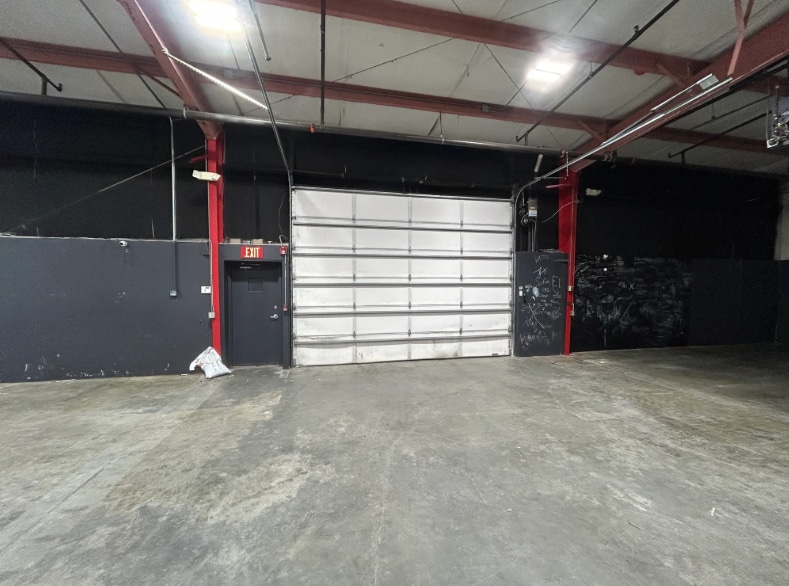 More Photos Of 851 Lovers Ln, Bowling Green Warehouse For Lease