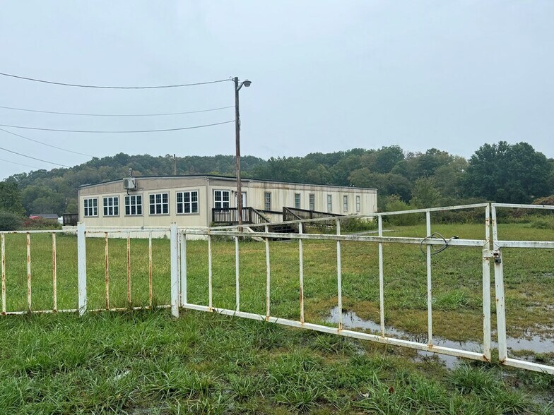 More Photos Of 264 Coal River Rd, Glen Daniel Medical For Sale