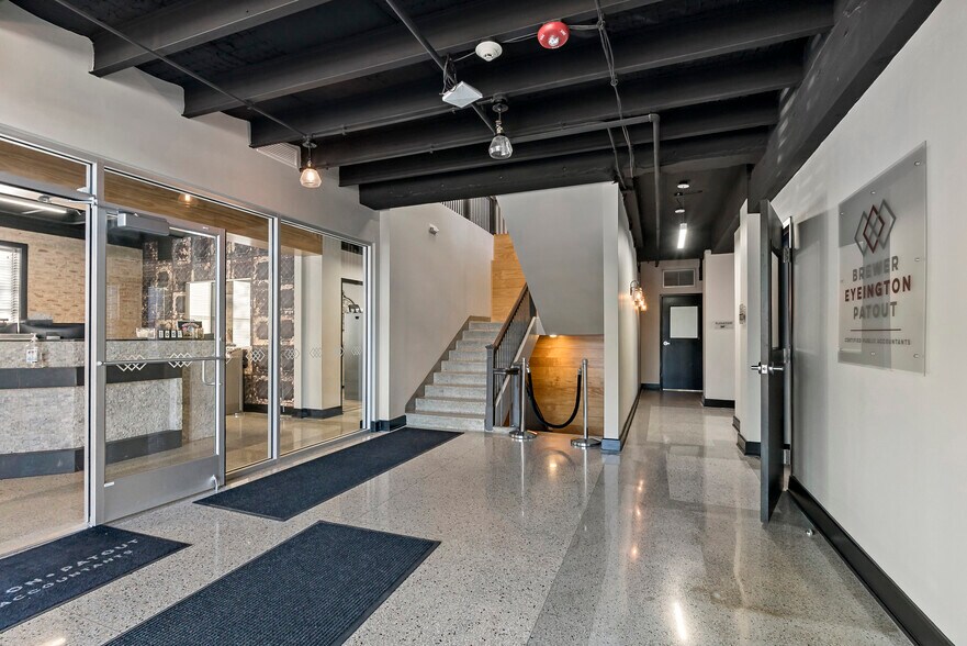 More Photos Of 111 E 27th St, Bryan Office For Lease