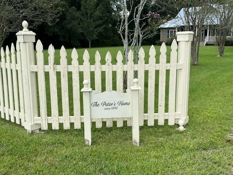 More Photos Of 1862 LA-22, Madisonville Specialty For Sale