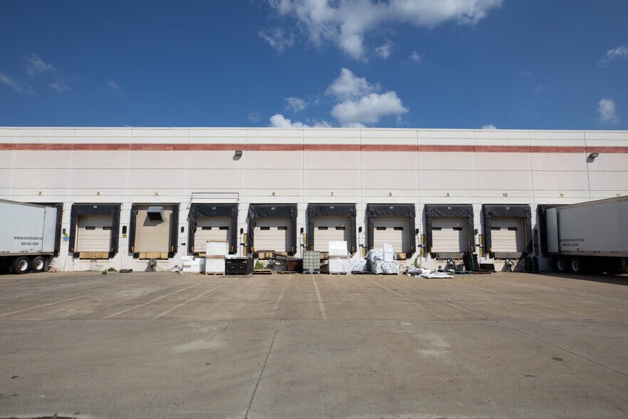 More Photos Of 2901 Heartland Dr, Liberty Manufacturing For Lease