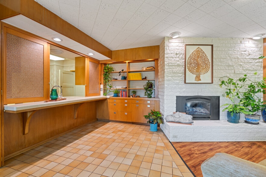 More Photos Of 1001 Cherry Heights Rd, The Dalles Flex For Sale