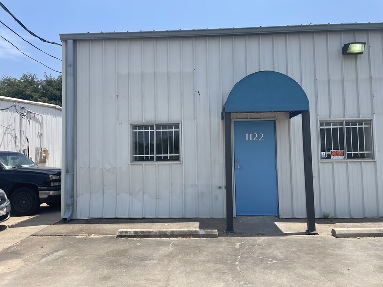 More Photos Of 1120 County Road 129, Alvin Warehouse For Sale