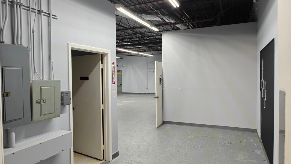 More Photos Of 2123 Southmore Ave, Pasadena Storefront Retail Office For Sale