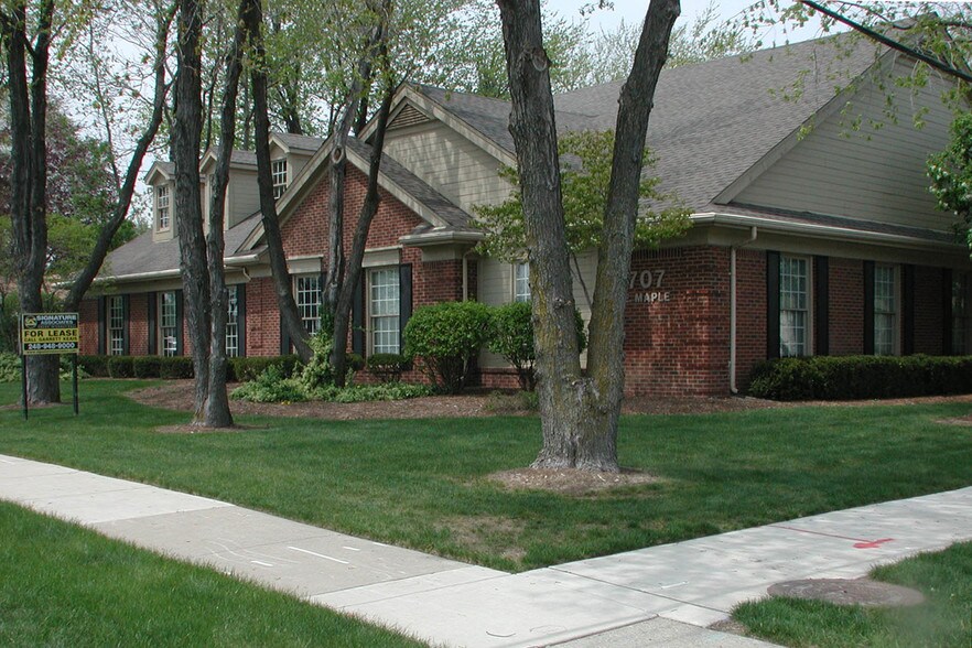 More Photos Of 707 E Maple Rd, Troy Office For Lease