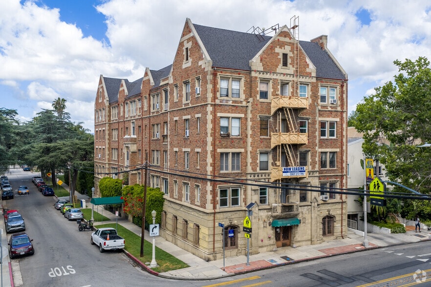 Primary Photo Of 601 N Rossmore Ave, Los Angeles Apartments For Sale