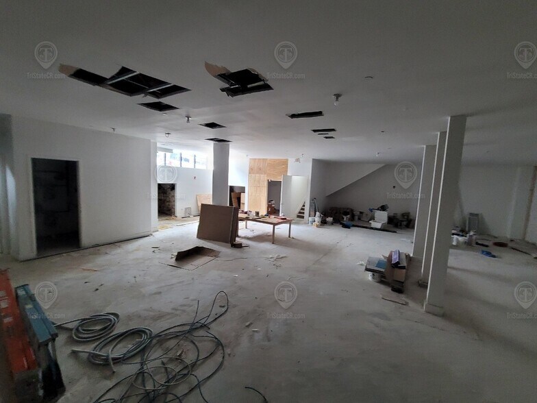 More Photos Of 320 E 204th St, Bronx General Retail For Sale