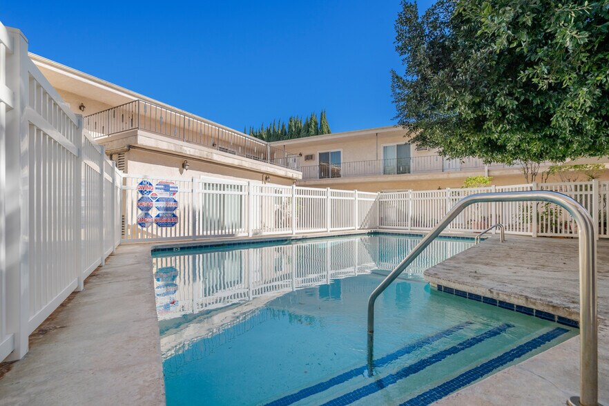 More Photos Of 7000 Etiwanda Ave, Reseda Apartments For Sale