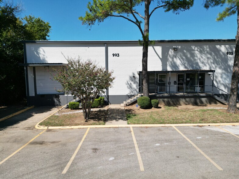 More Photos Of 923-935 E Avenue J, Grand Prairie Warehouse For Lease