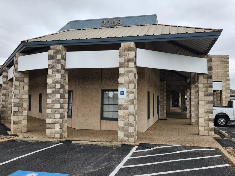 More Photos Of 2209 N Padre Island Dr, Corpus Christi Light Manufacturing For Lease