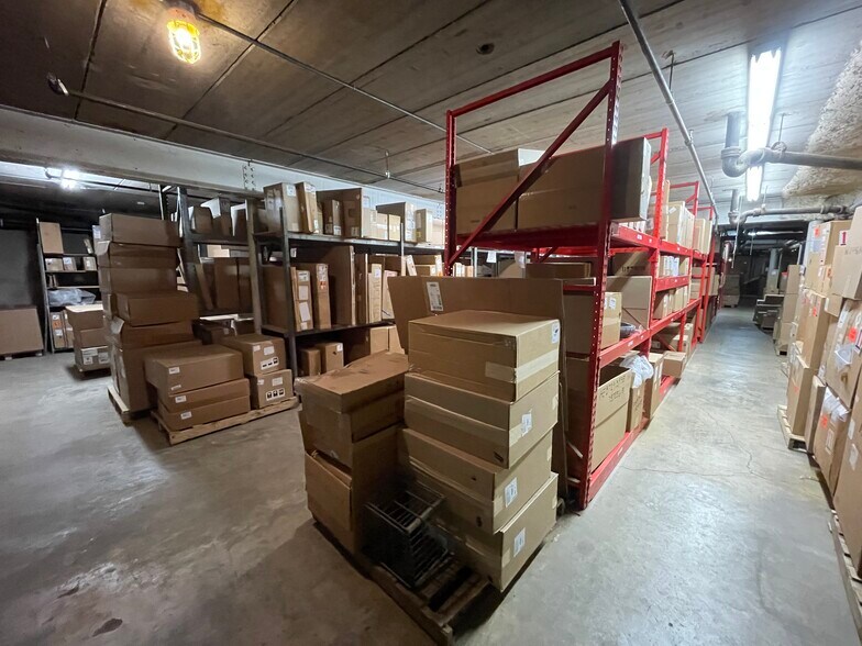 More Photos Of 7757 Lawrence, Norridge Department Store For Lease