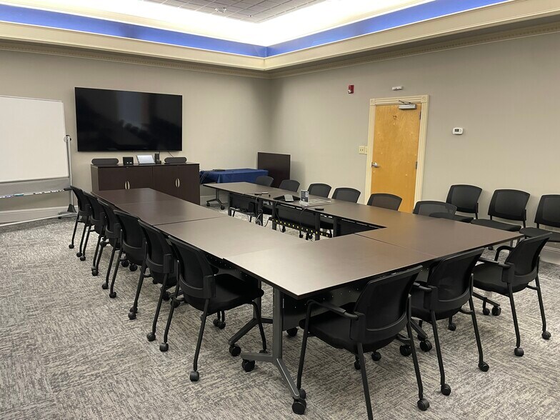 More Photos Of 4906 NW Research Dr, Huntsville Office For Lease